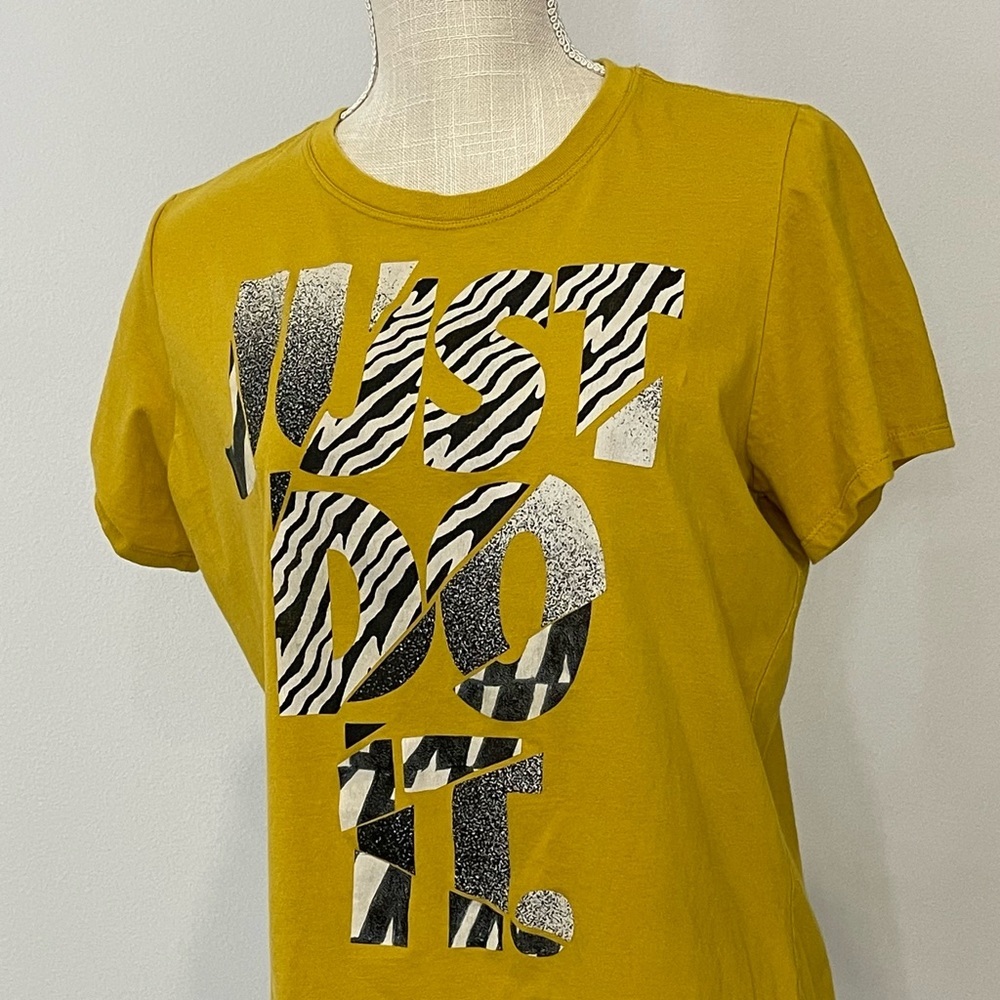 Nike women’s shirt